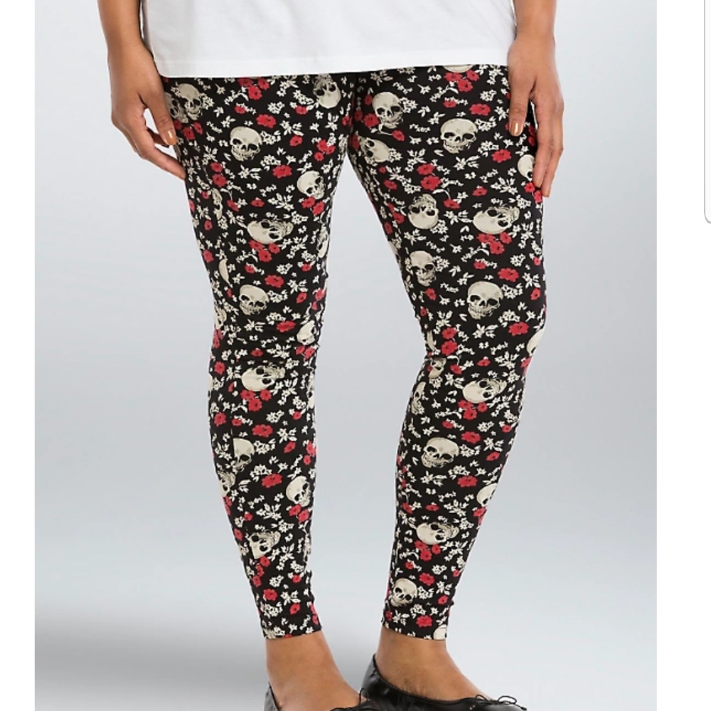 Torrid Size 0 Skull&Roses Leggings